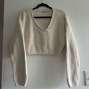Zara‎ V-Neck Cream Sweater